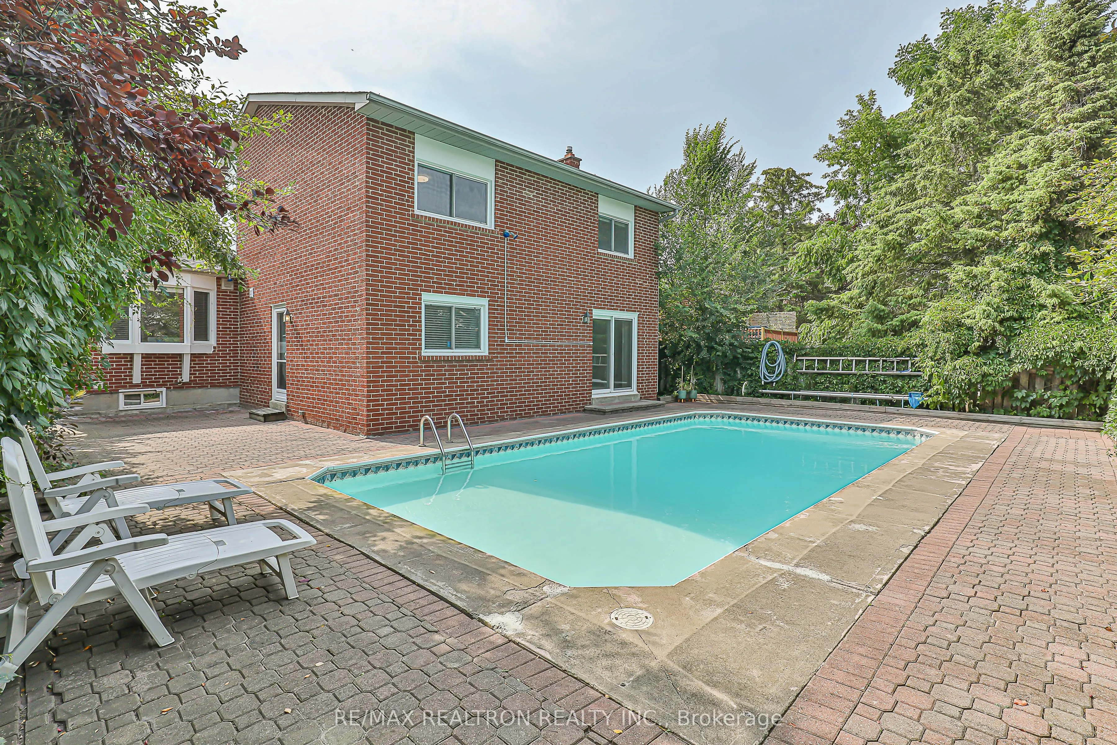 274 Yorkshire Drive