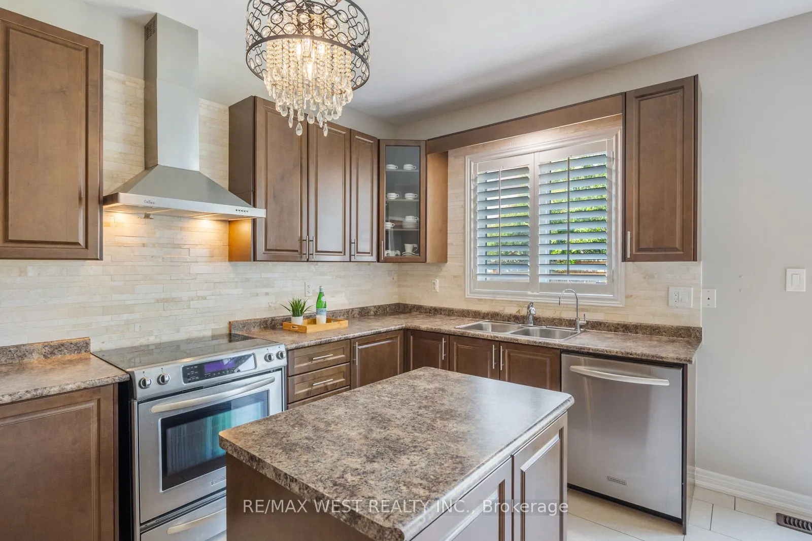 16 Heathcliffe Drive