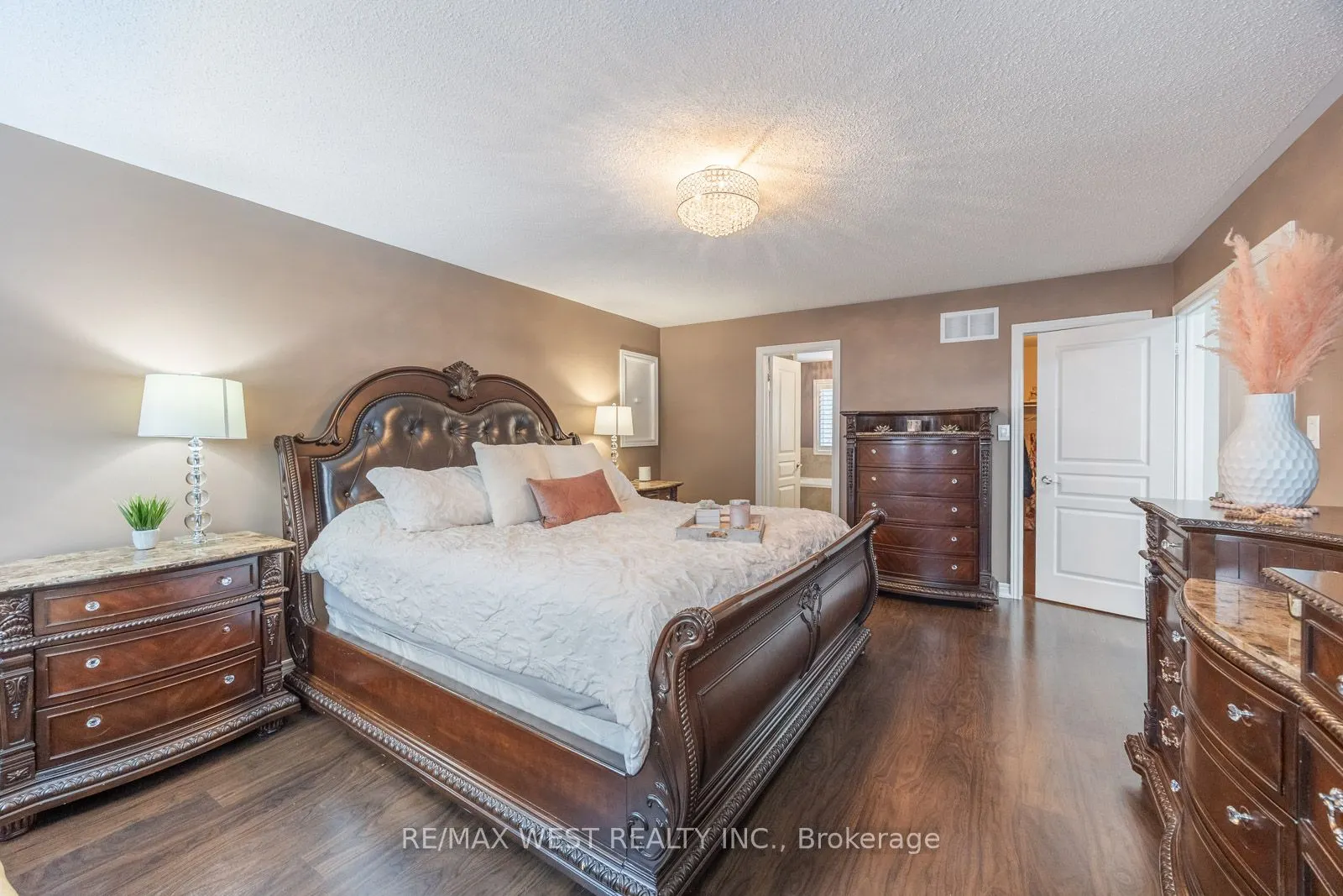 16 Heathcliffe Drive