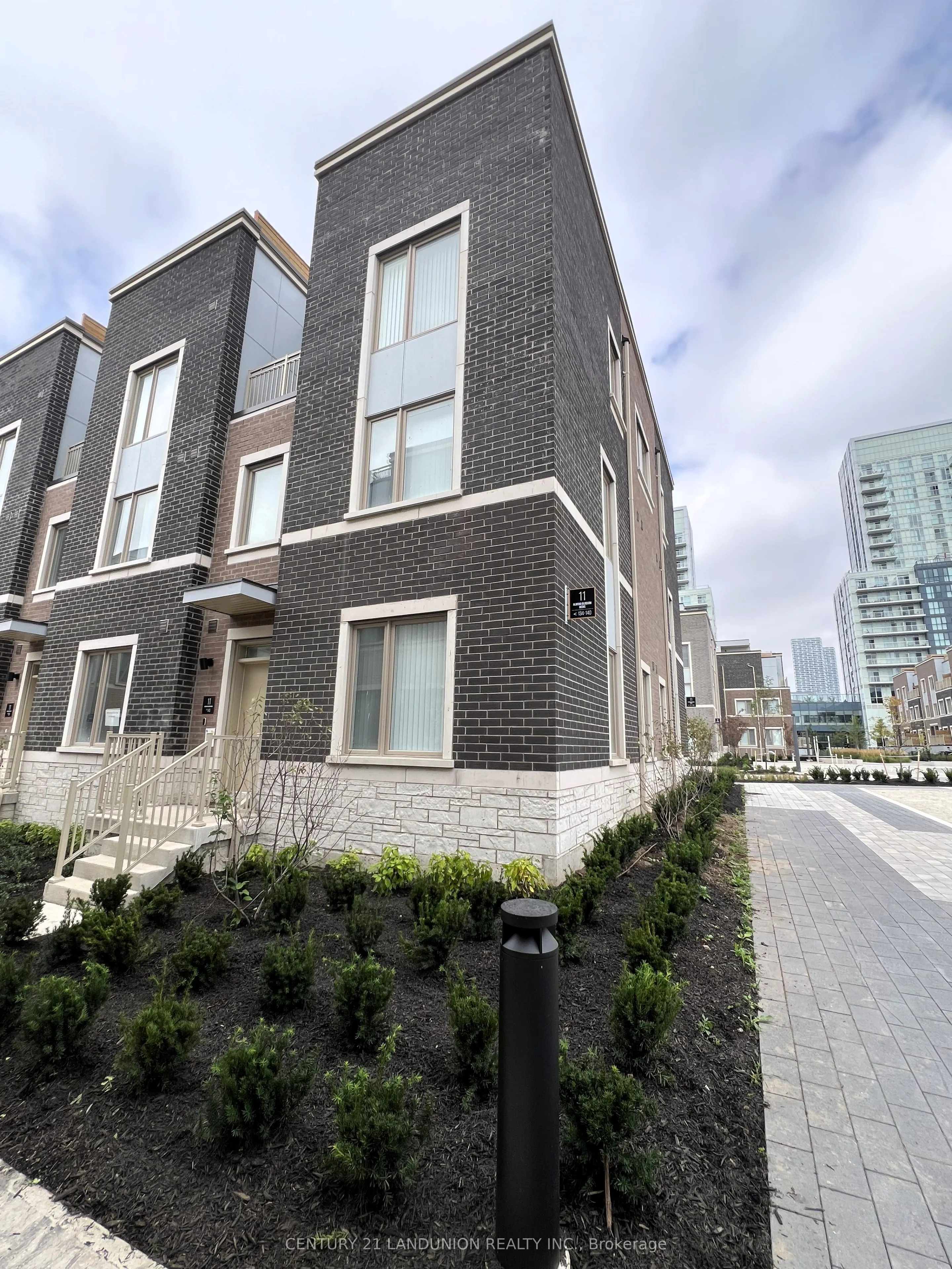 11 ALMOND BLOSSOM Mews, #140