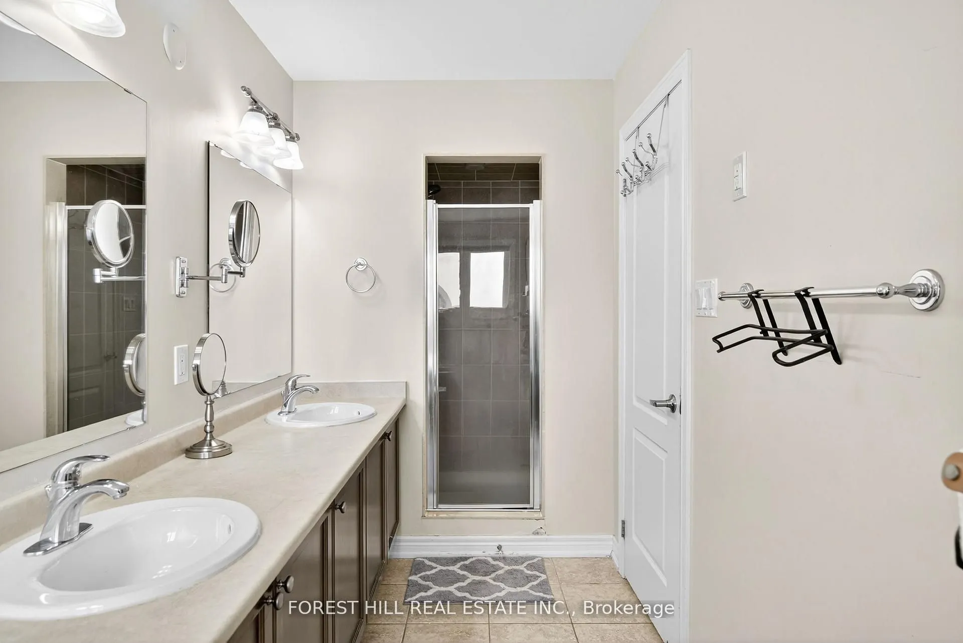 9 Robert Green Crescent