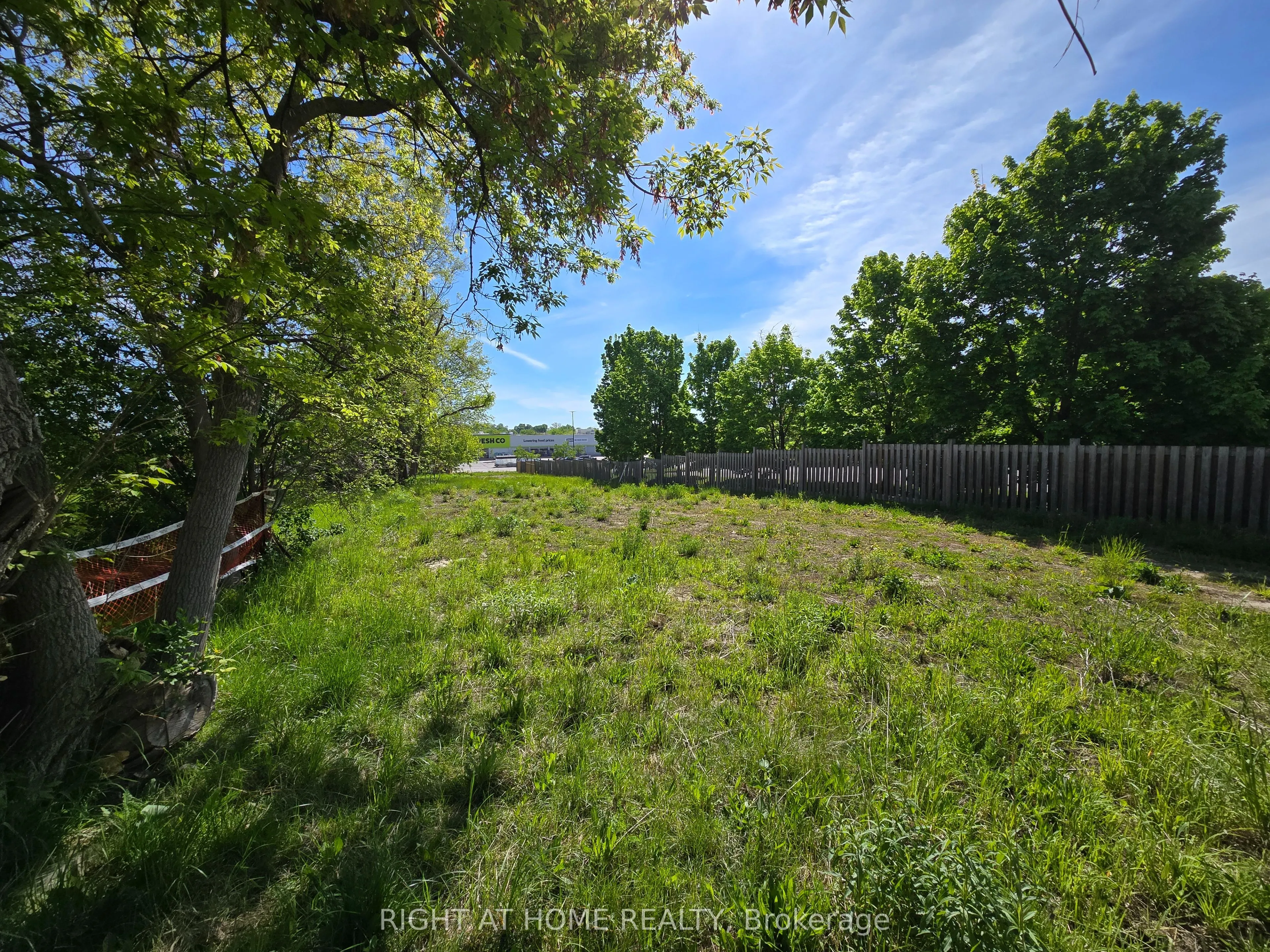 455 The Queensway S