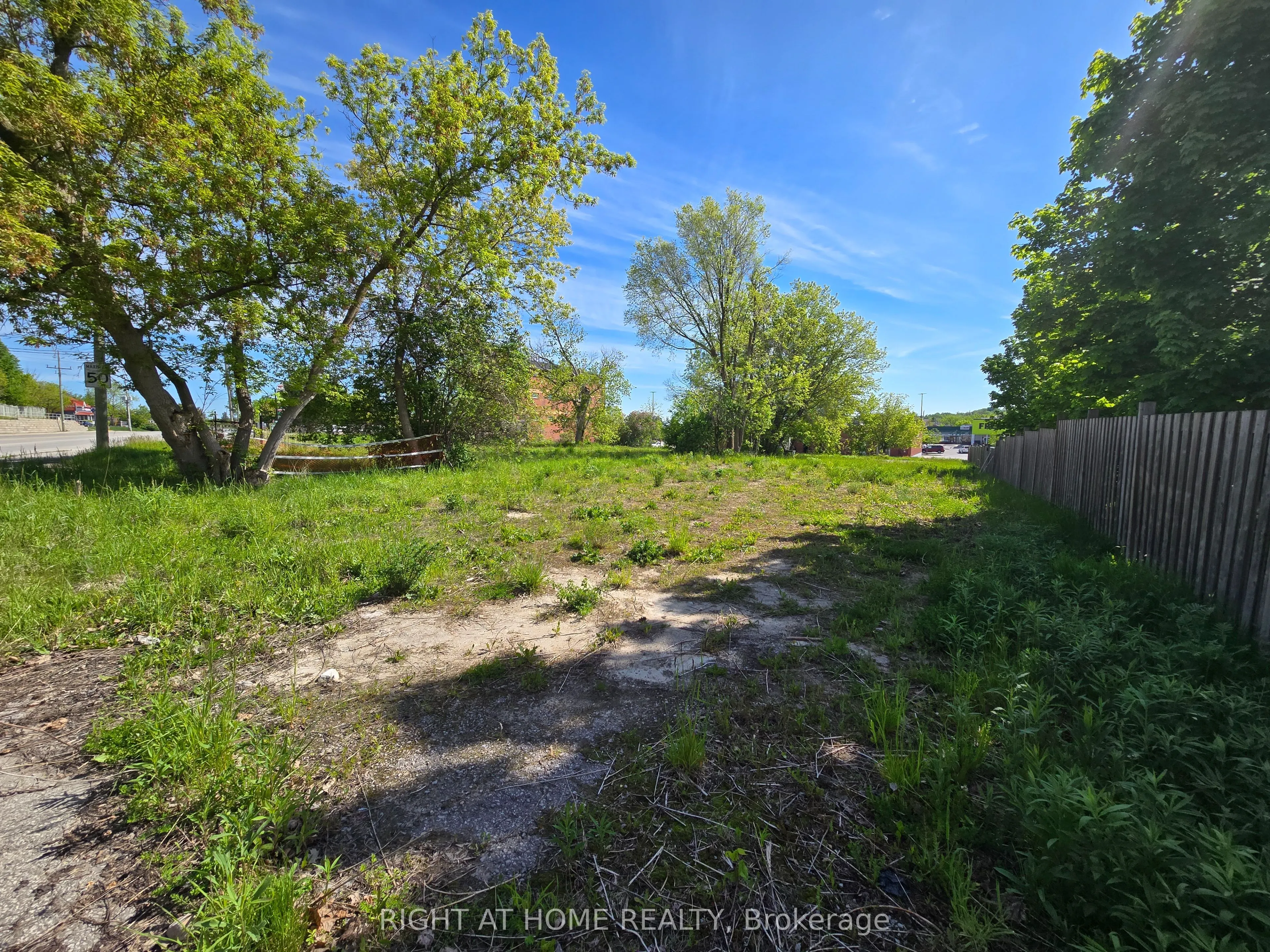 455 The Queensway S