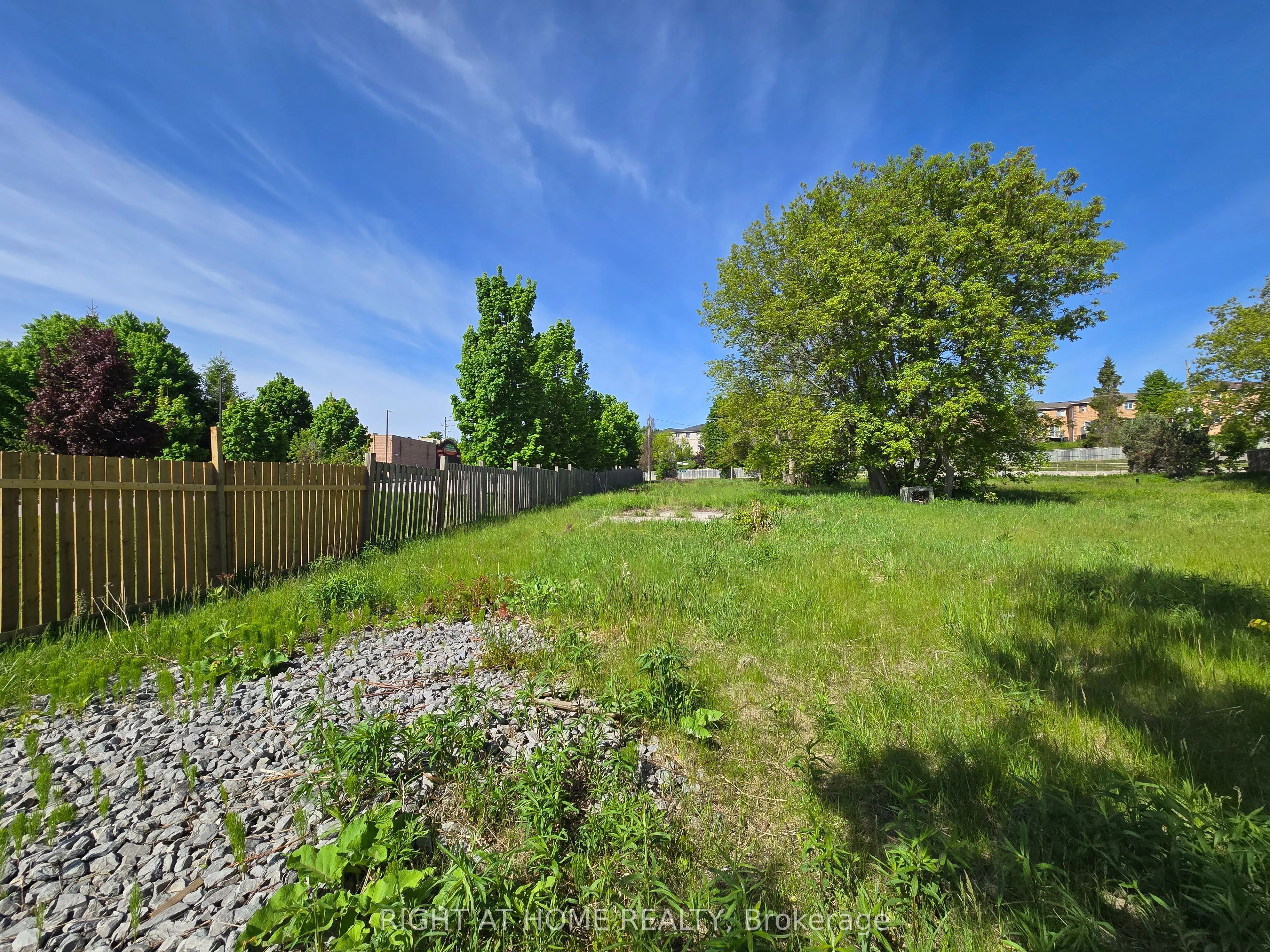 455 The Queensway S