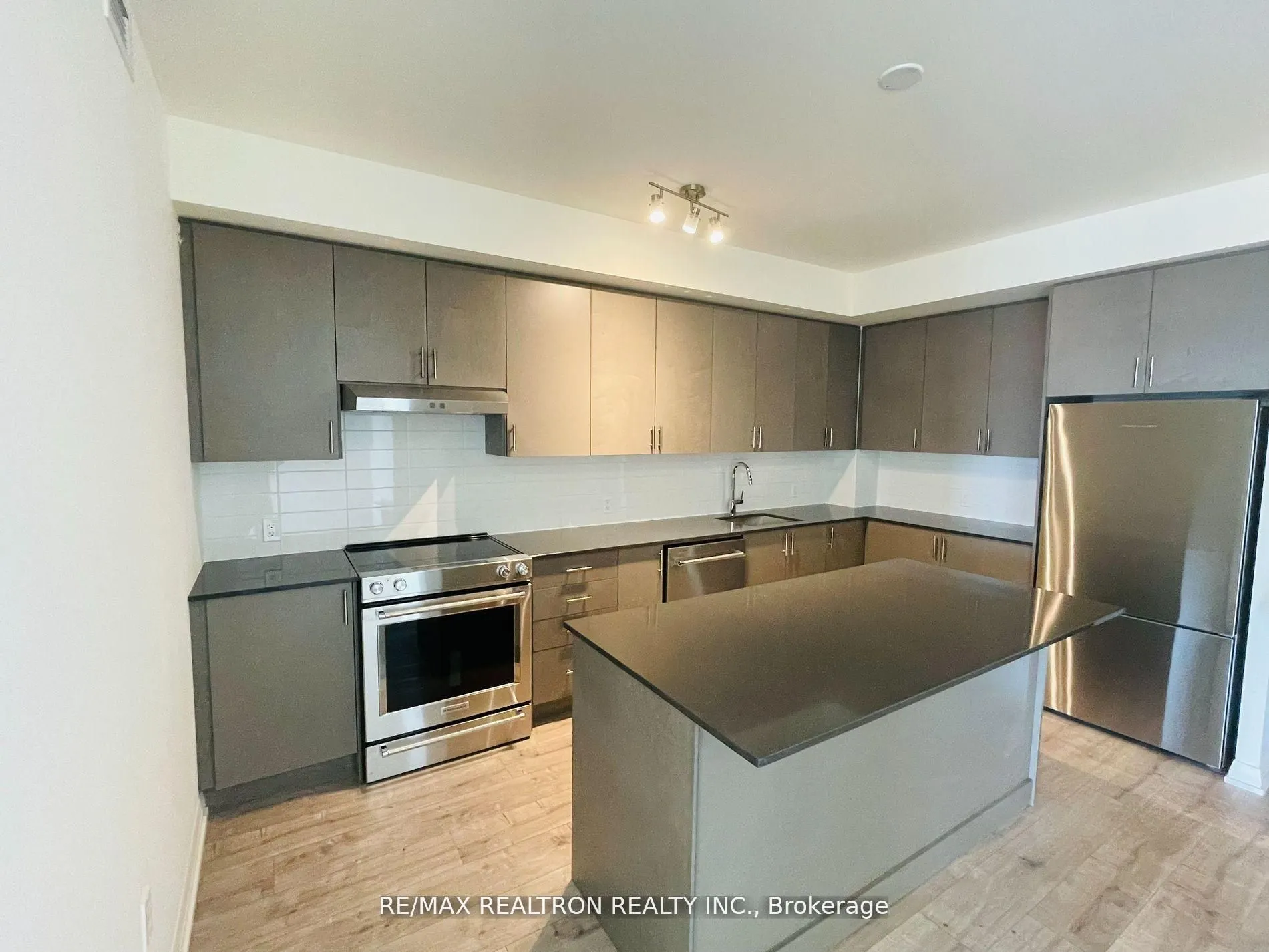 8960 Jane Street, #326