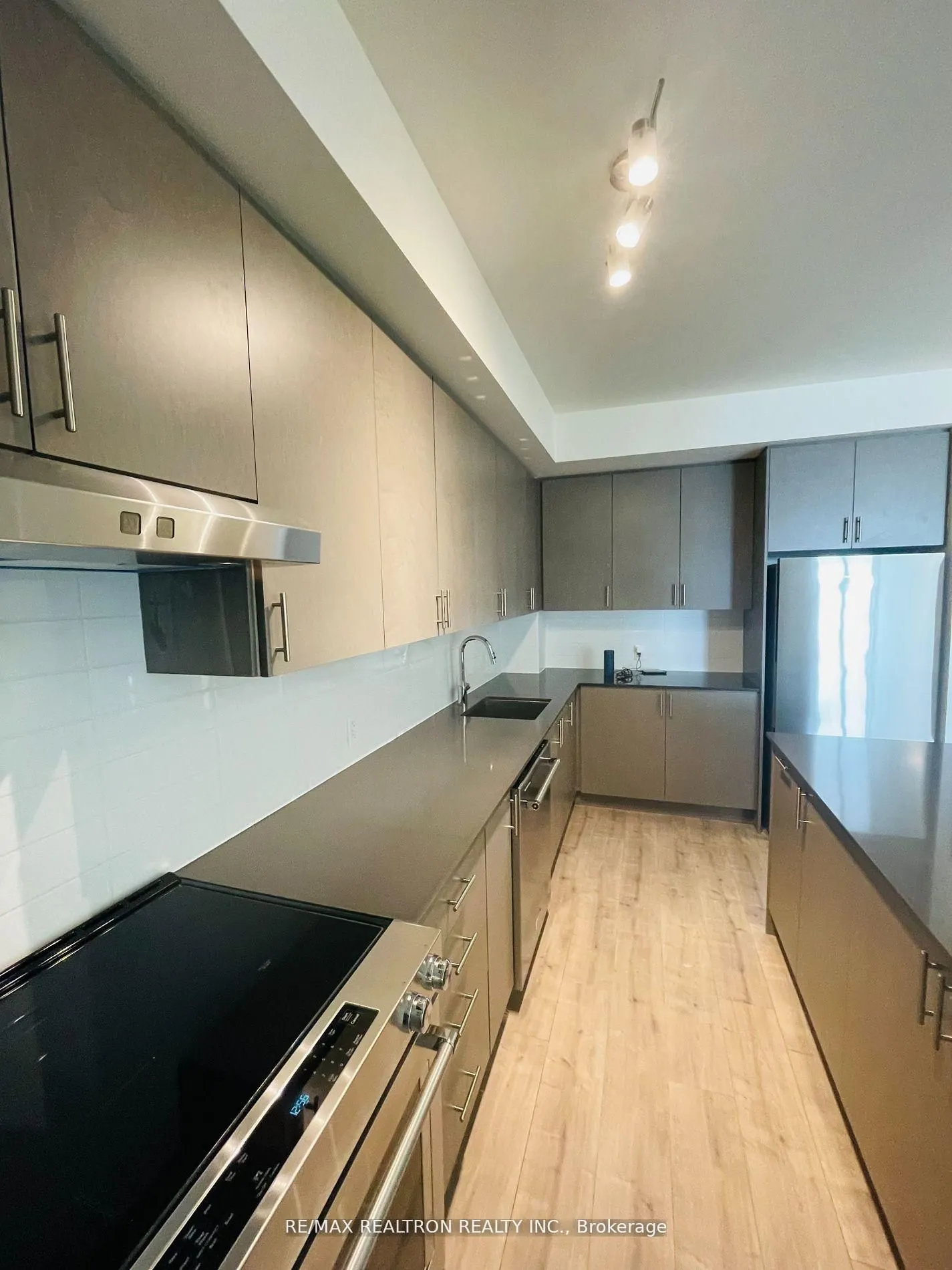 8960 Jane Street, #326