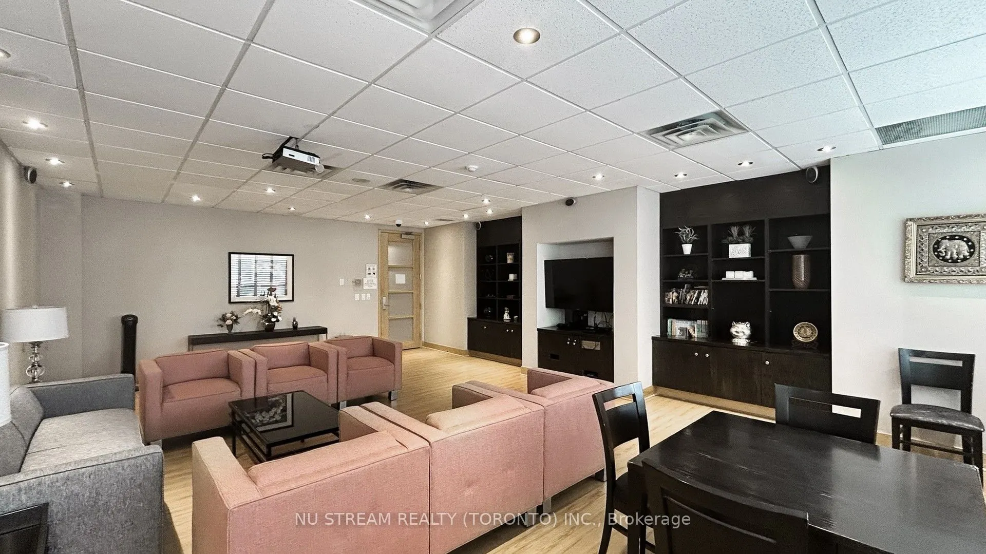 62 Suncrest Boulevard, #1020