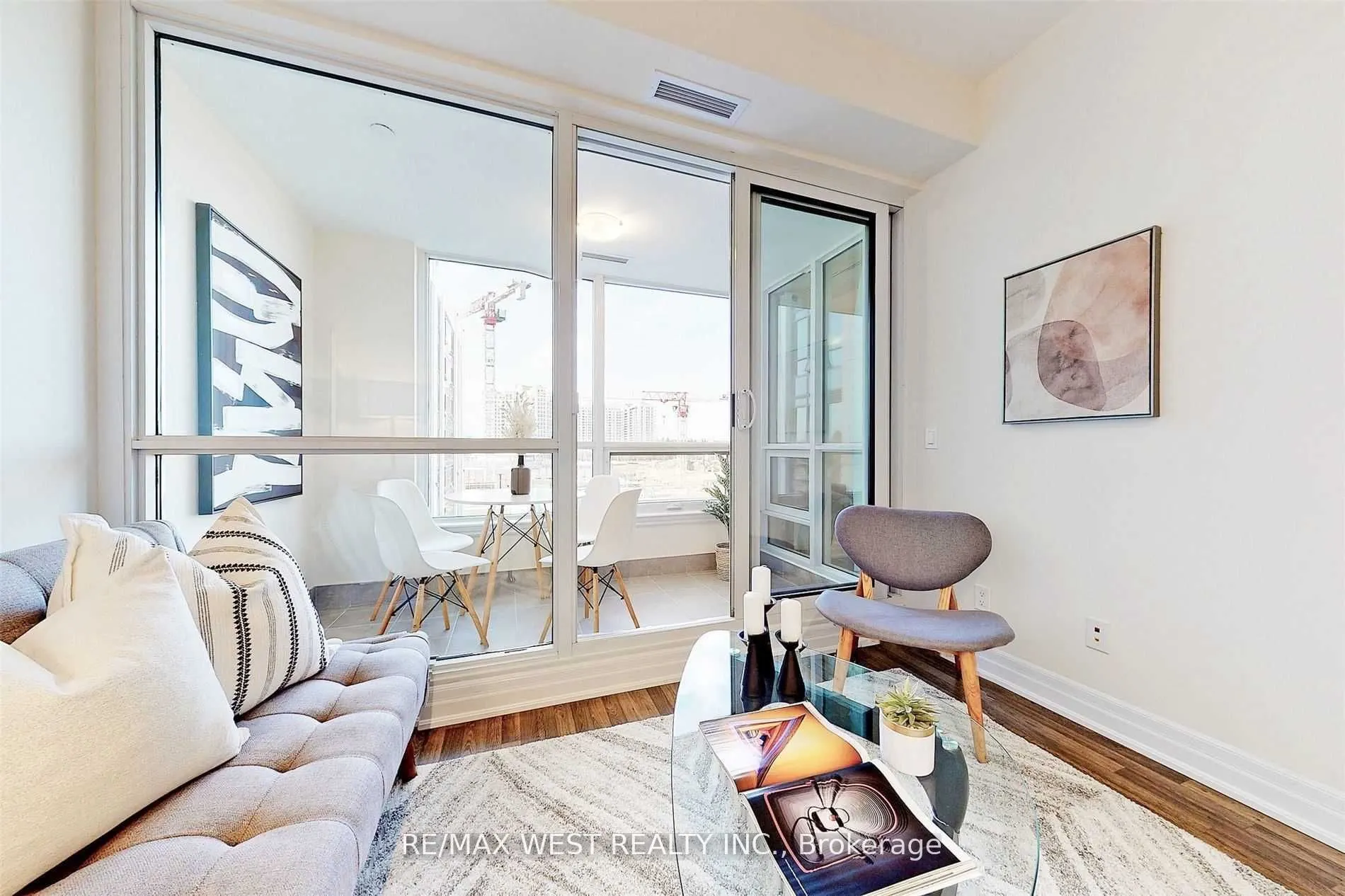 9085 Jane Street, #301