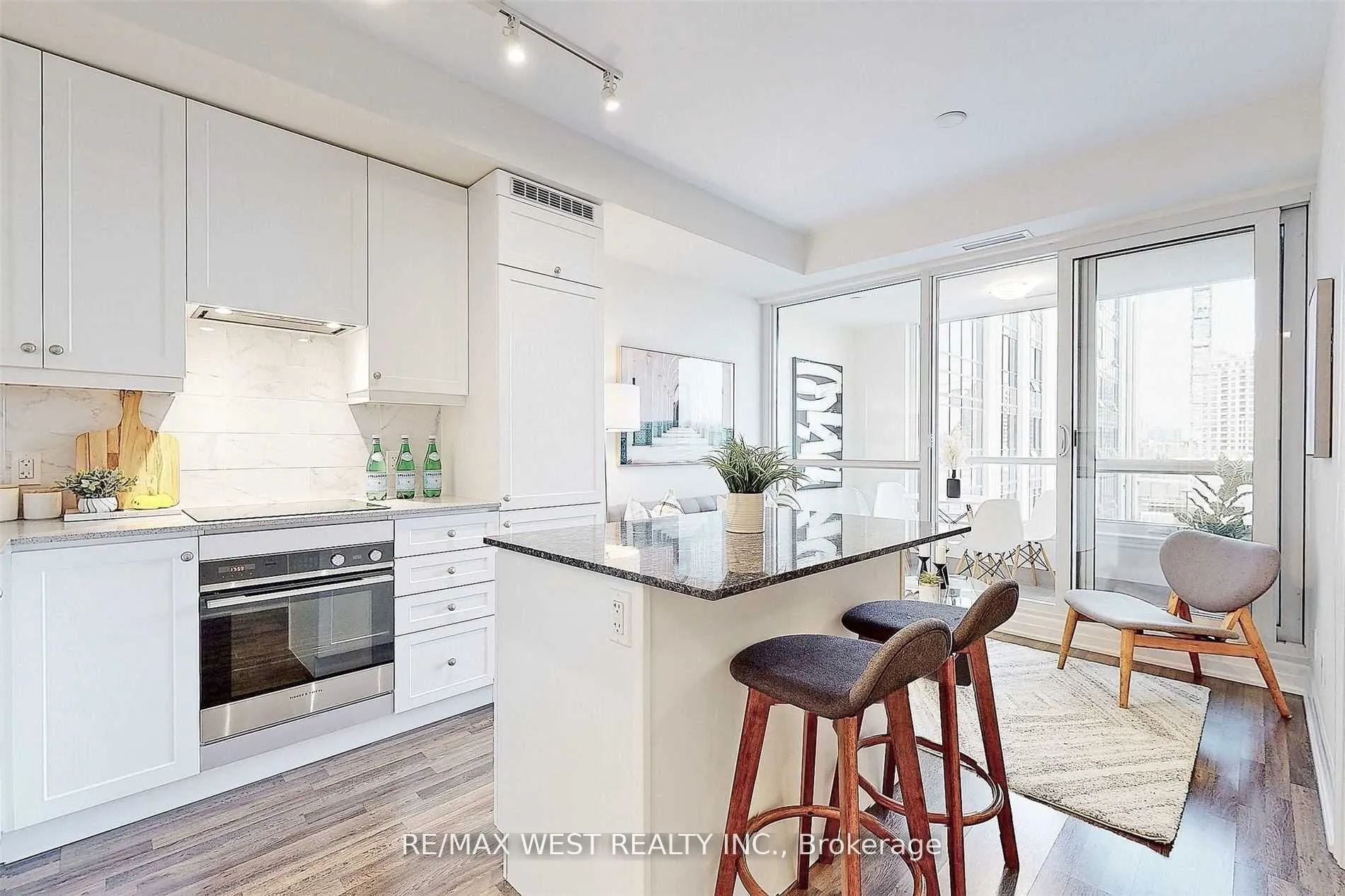 9085 Jane Street, #301