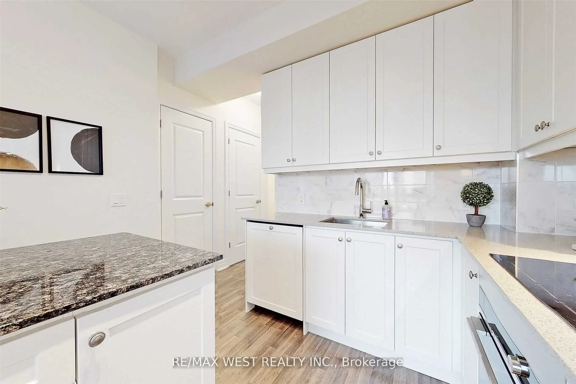 9085 Jane Street, #301