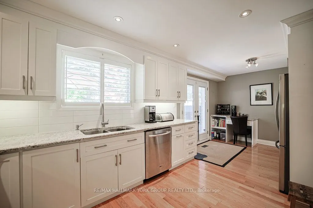 286 Kennedy Street W