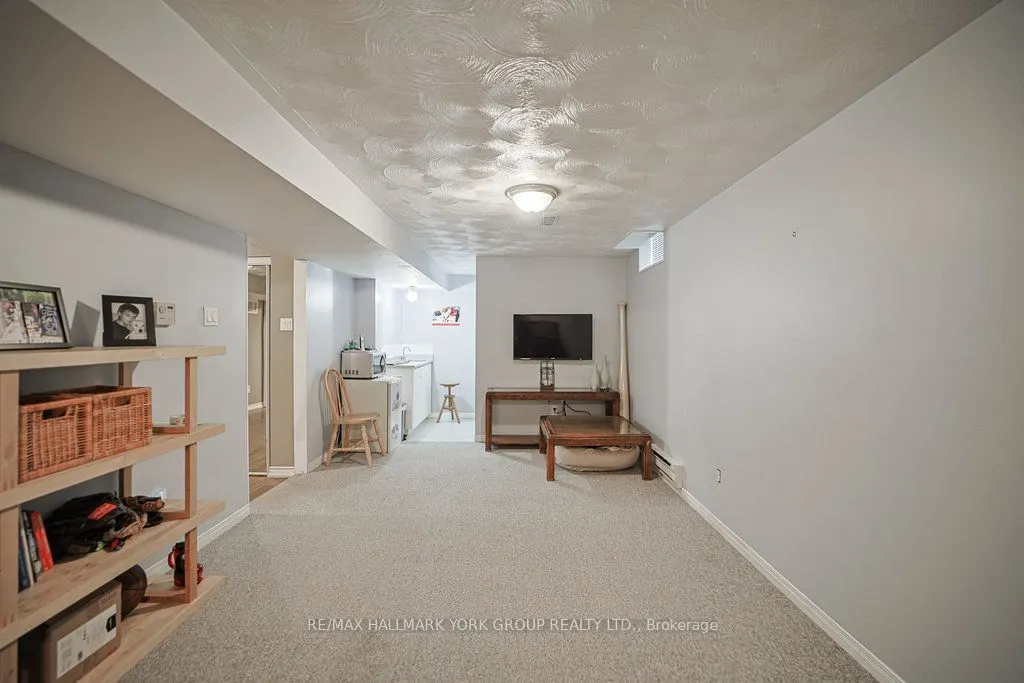 286 Kennedy Street W