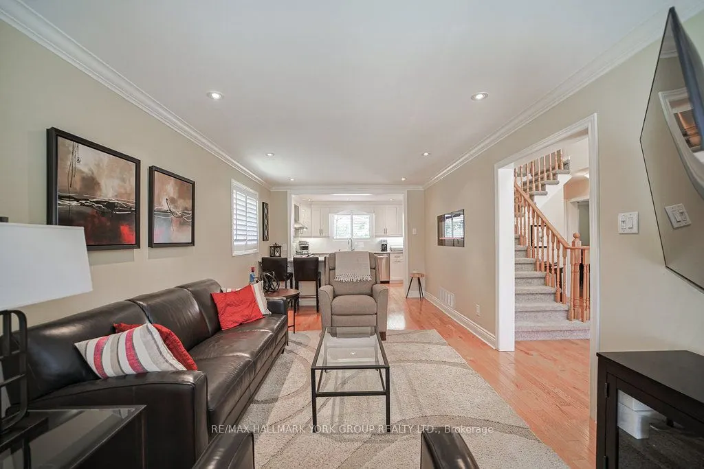 286 Kennedy Street W