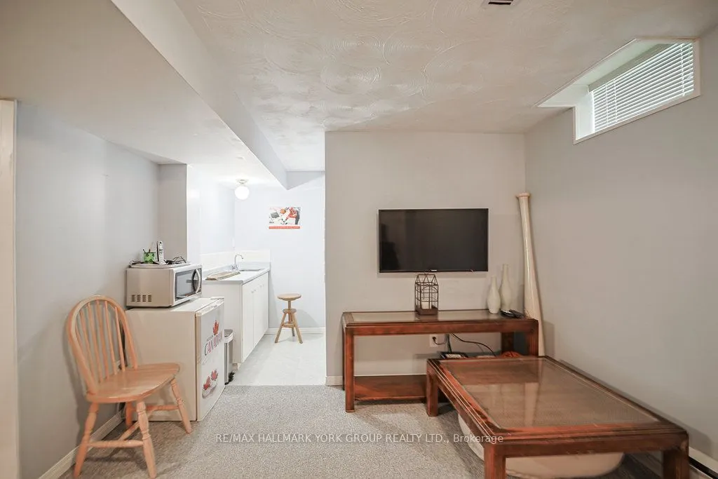286 Kennedy Street W