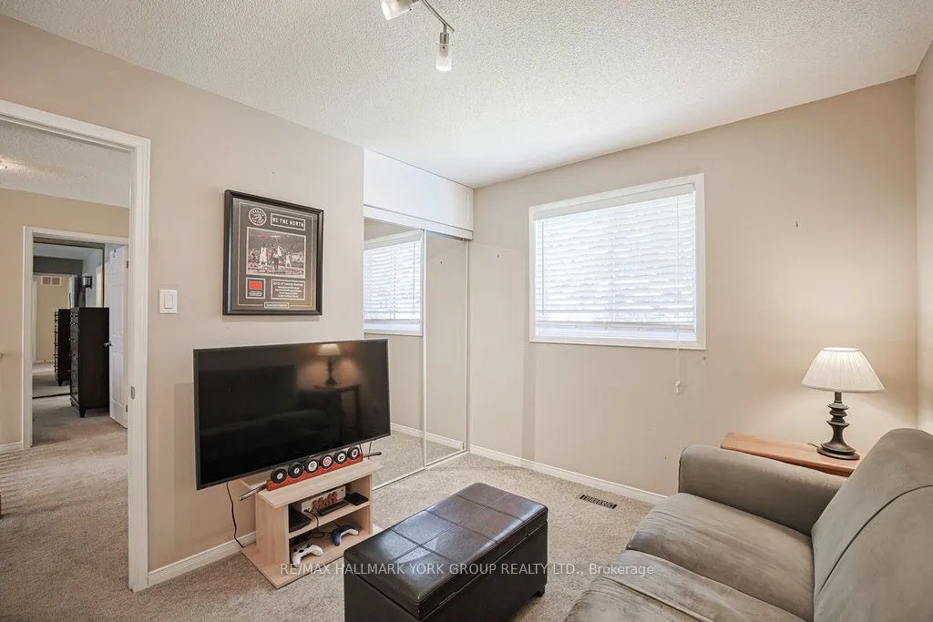 286 Kennedy Street W