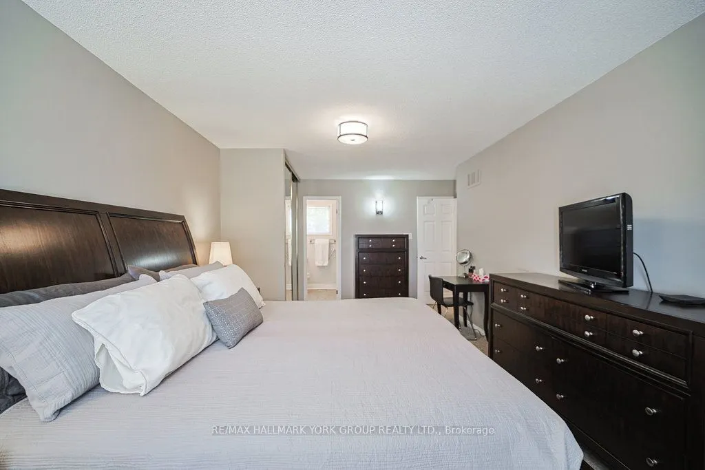 286 Kennedy Street W