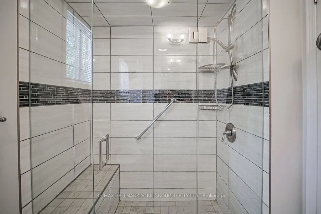 286 Kennedy Street W