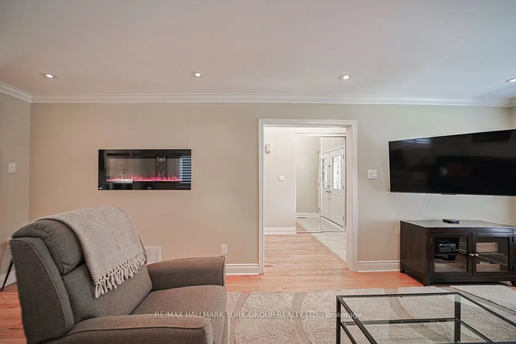 286 Kennedy Street W