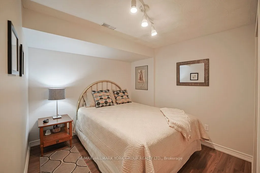 286 Kennedy Street W