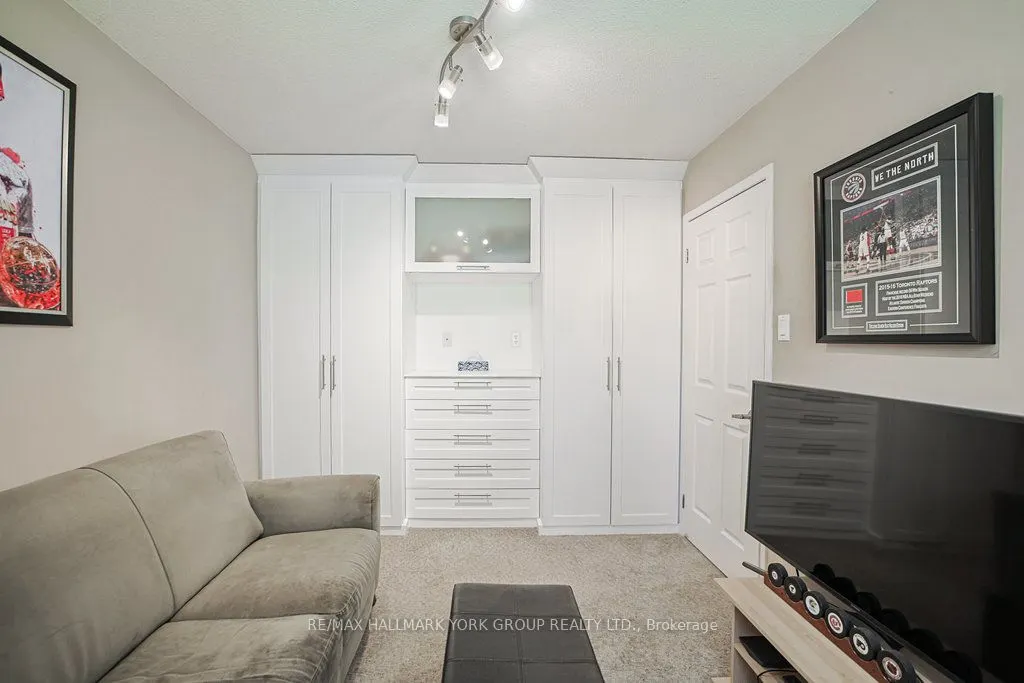 286 Kennedy Street W