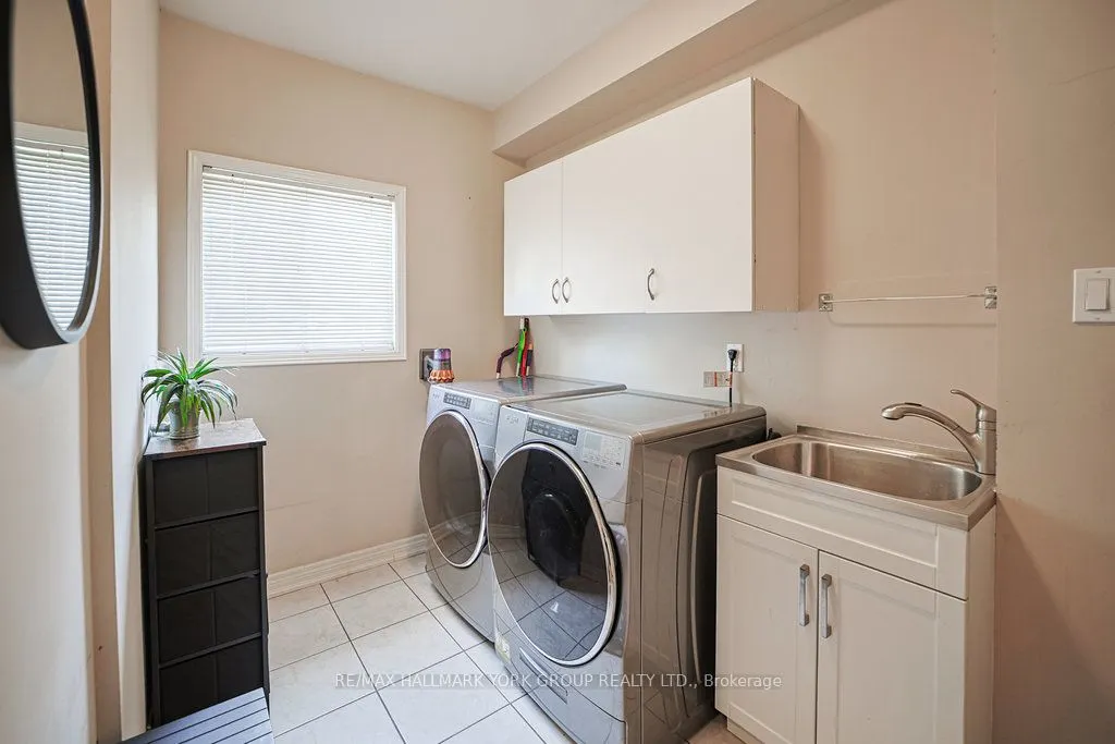 286 Kennedy Street W