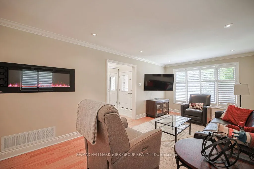 286 Kennedy Street W