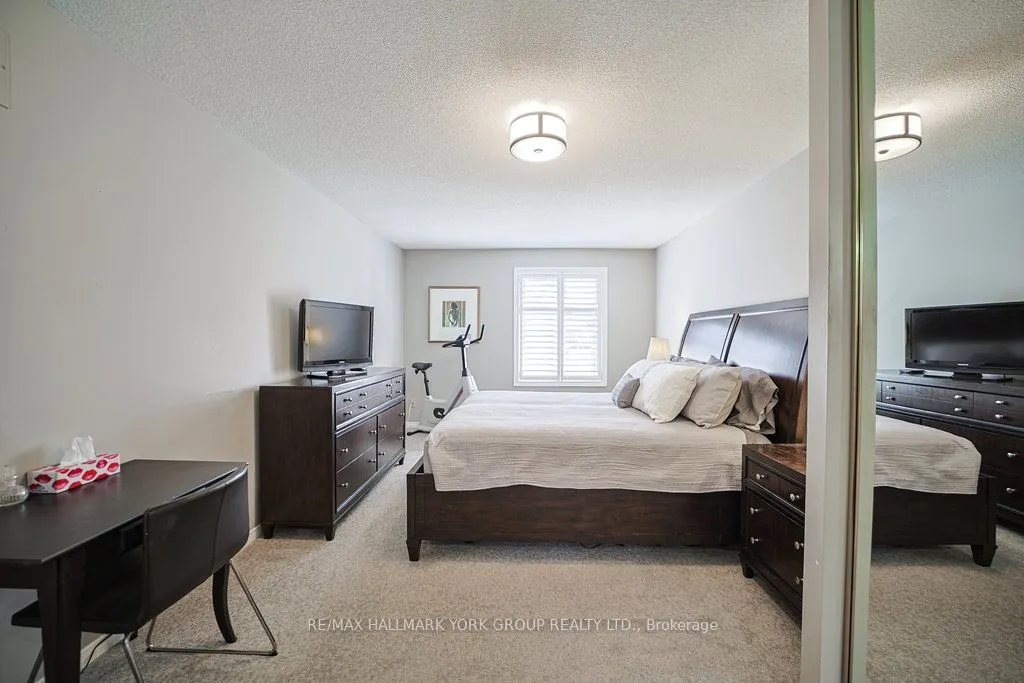 286 Kennedy Street W