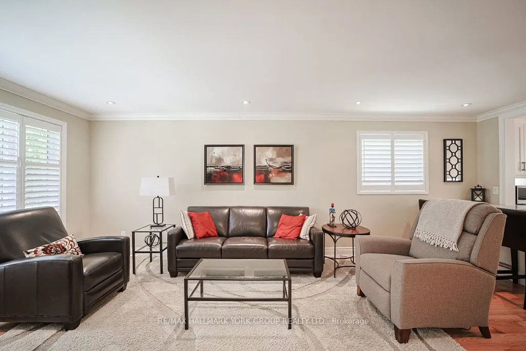 286 Kennedy Street W