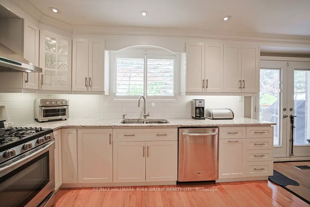 286 Kennedy Street W