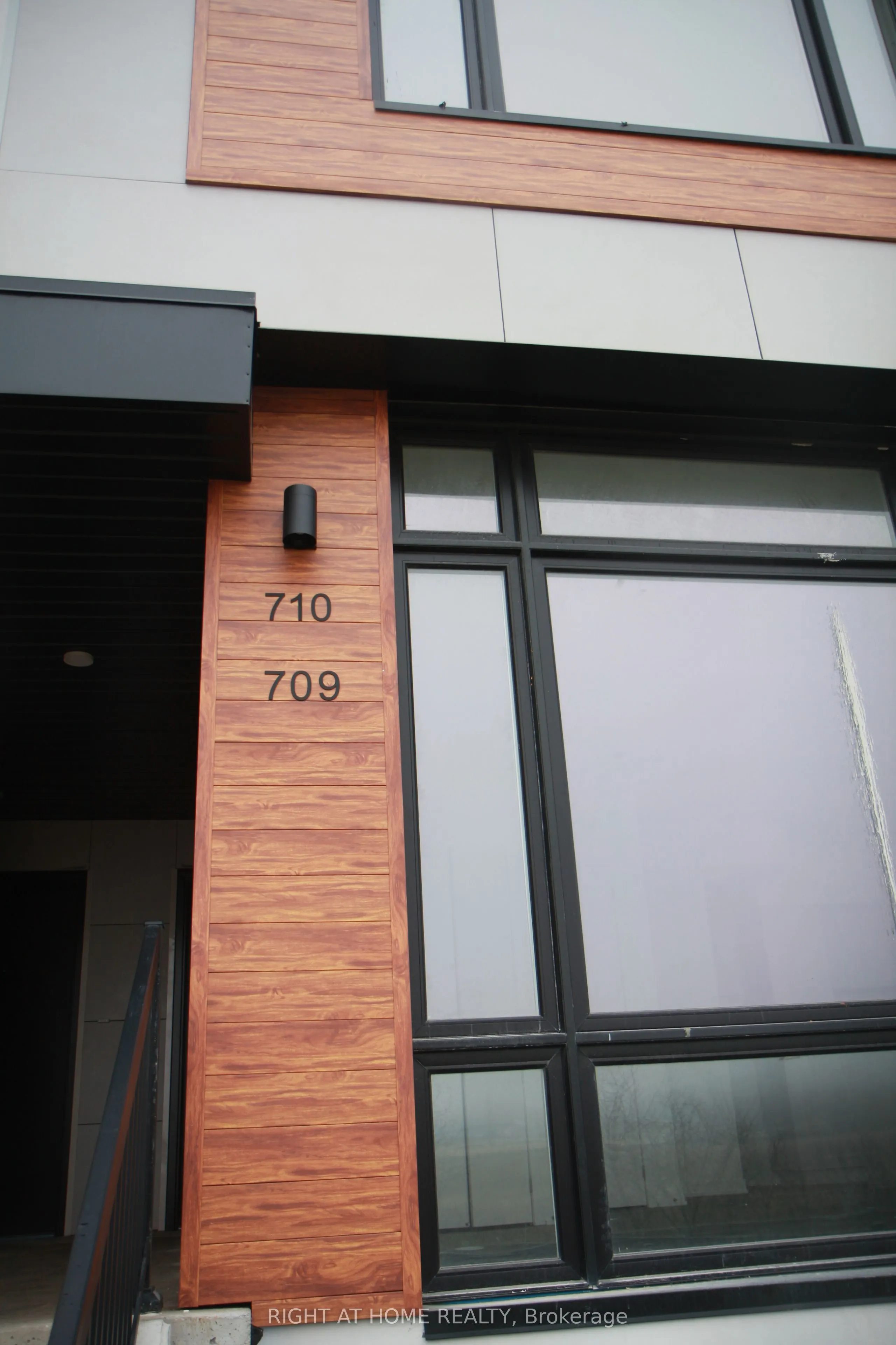 5 Steckley House Lane, #709