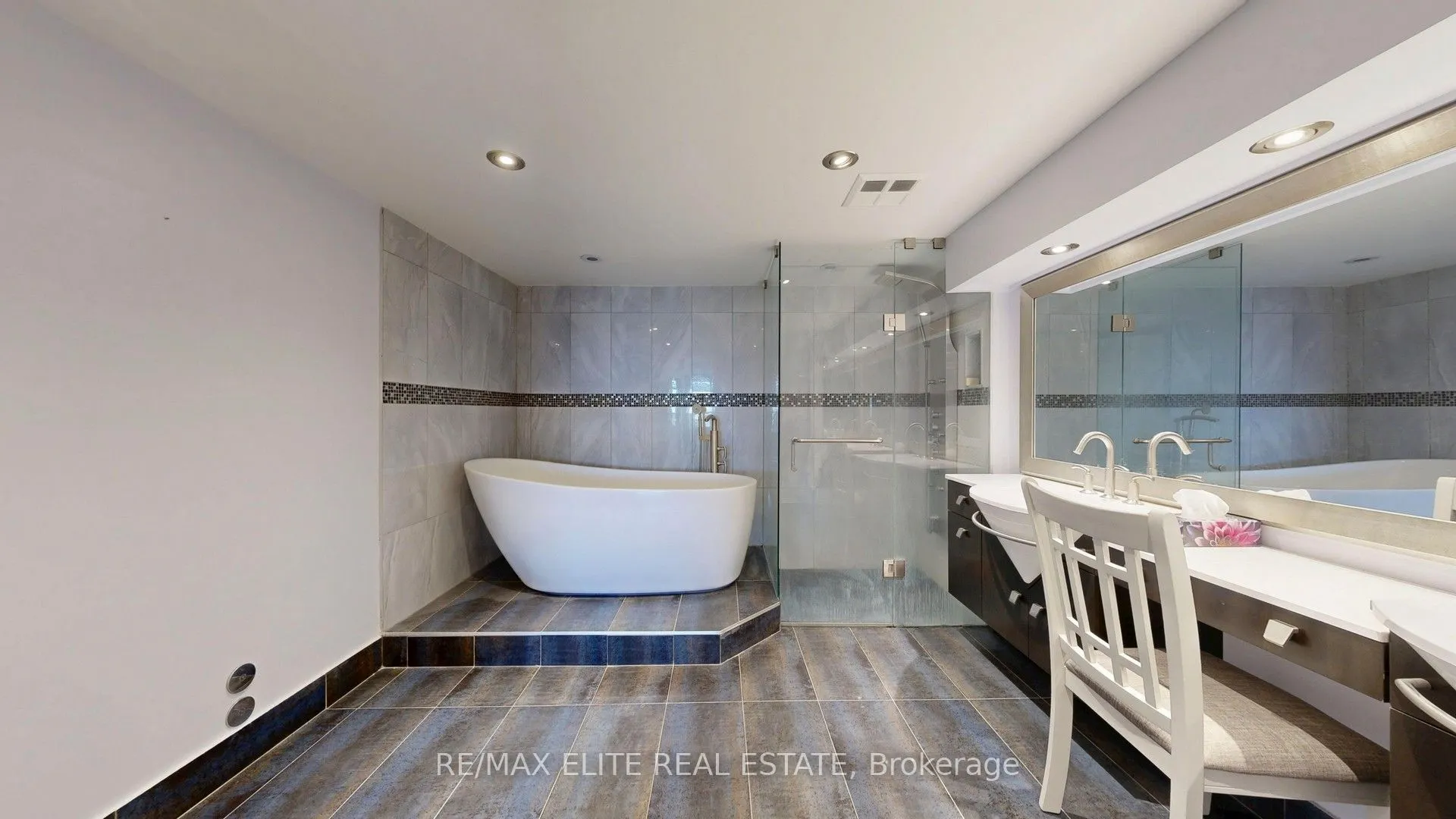 22 Clarissa Drive, #1409