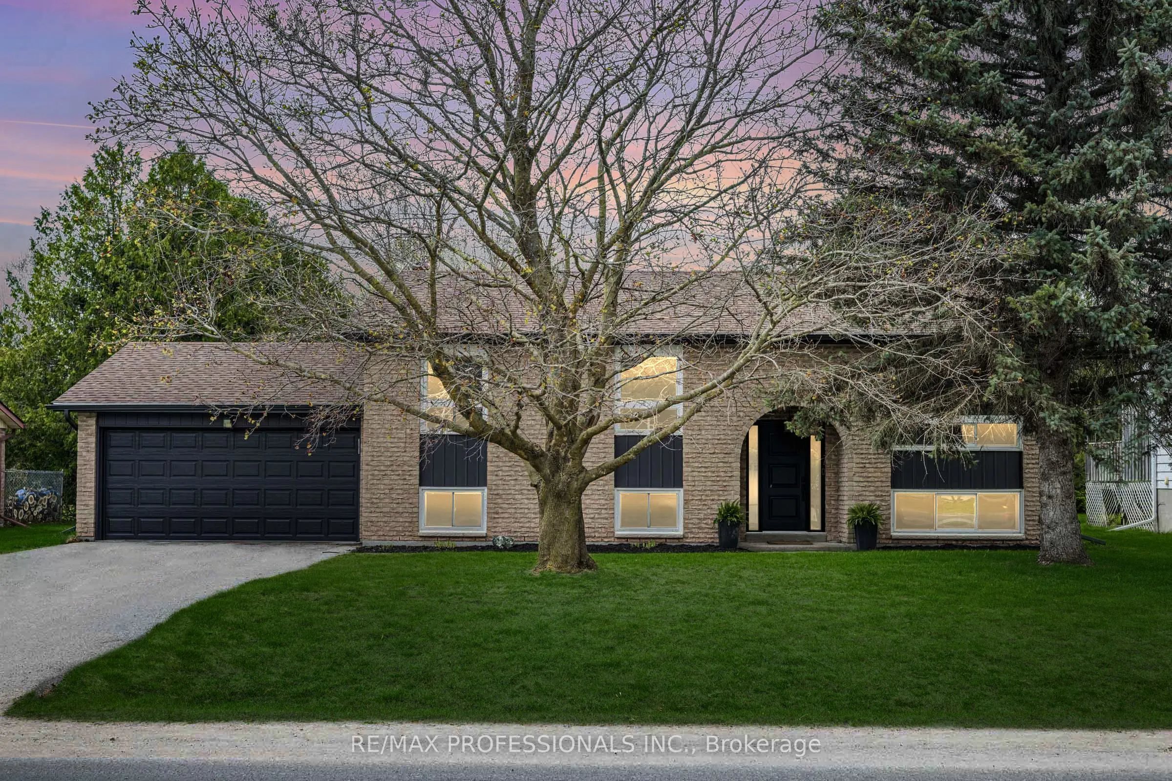 16 Wales Avenue N