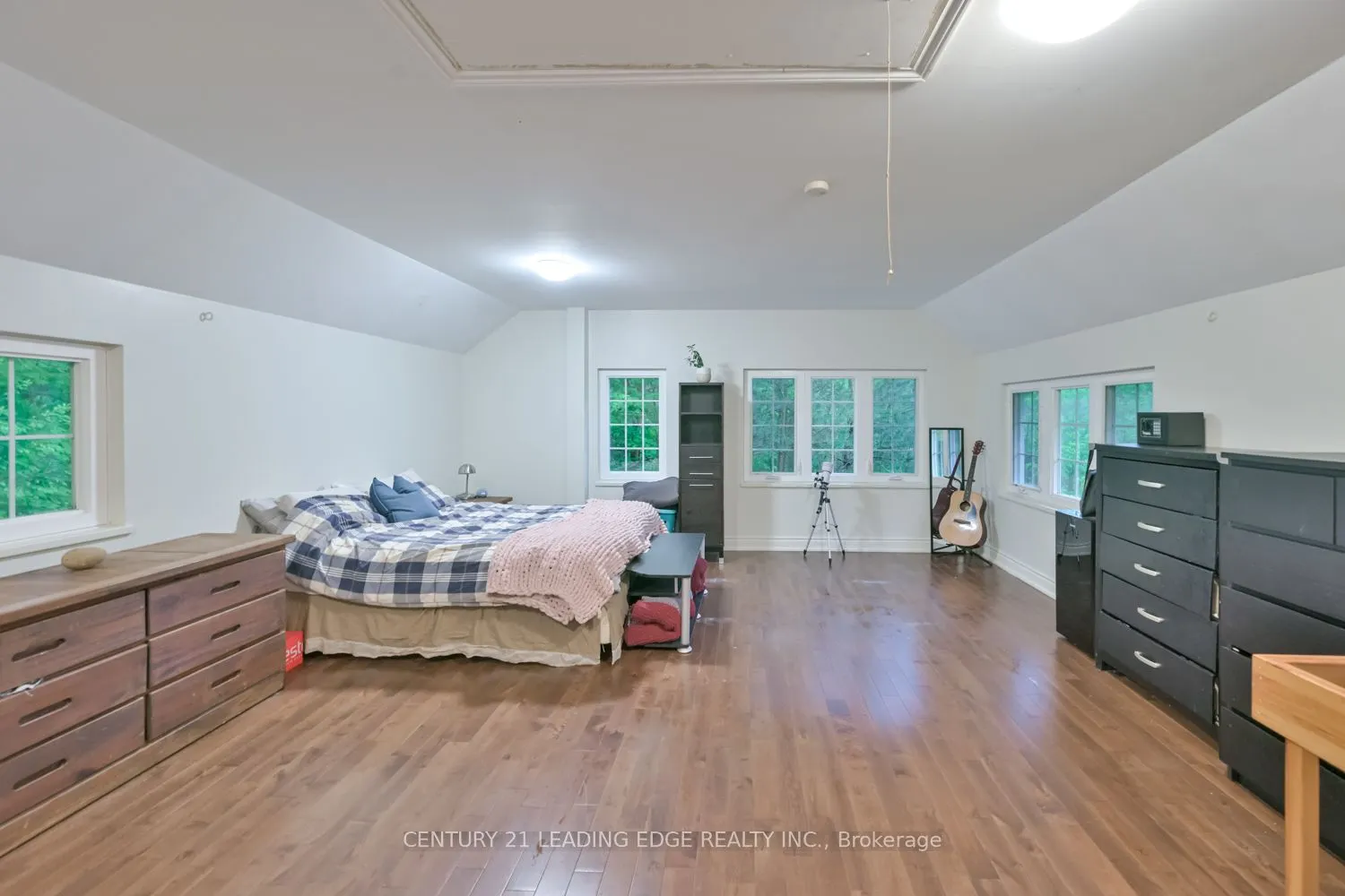 5845 Aurora Road