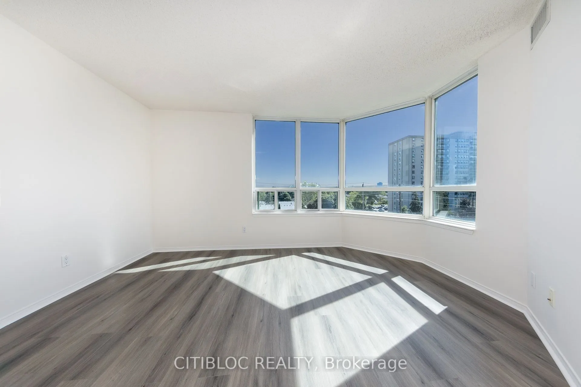 1 Emerald Lane, #508
