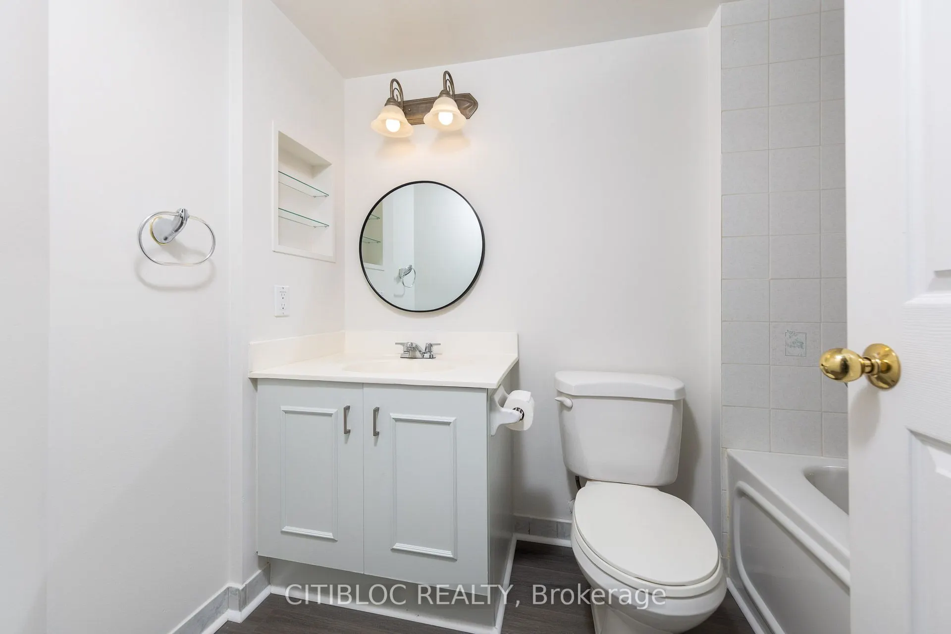 1 Emerald Lane, #508