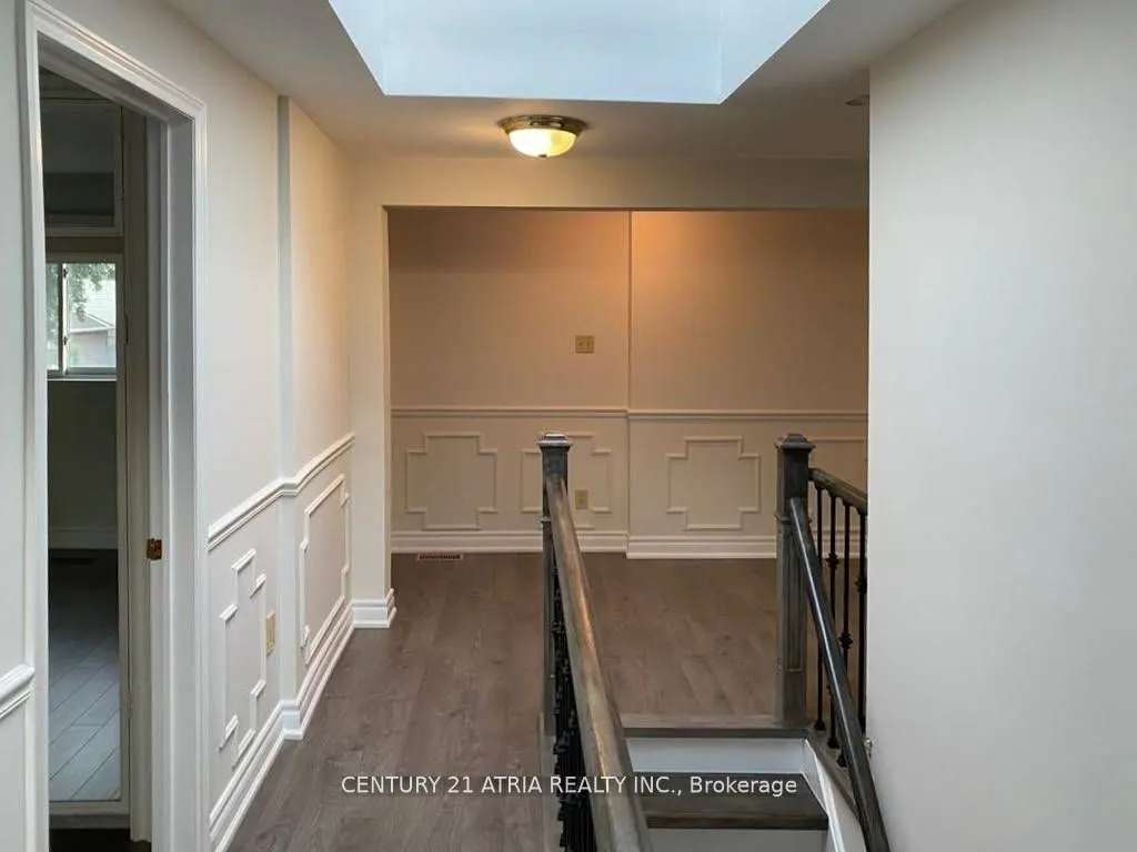 210 Centre Street W