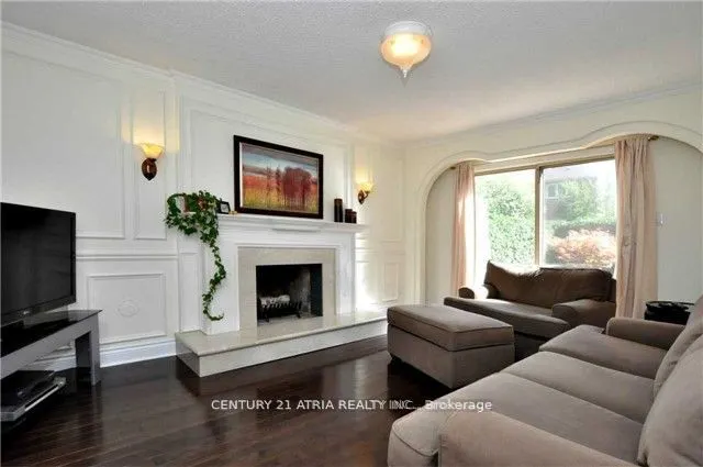210 Centre Street W