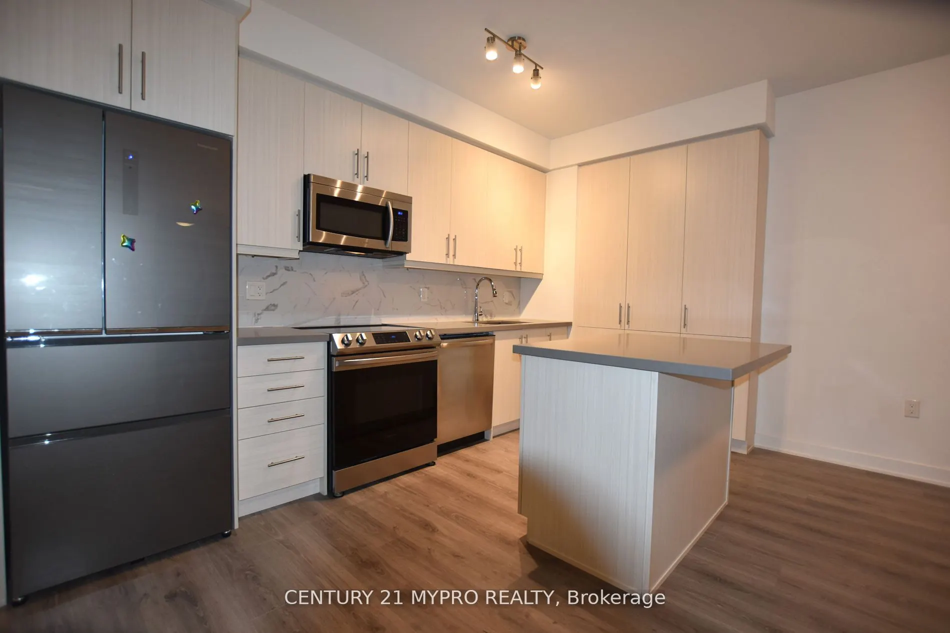 75 Oneida Crescent, #401