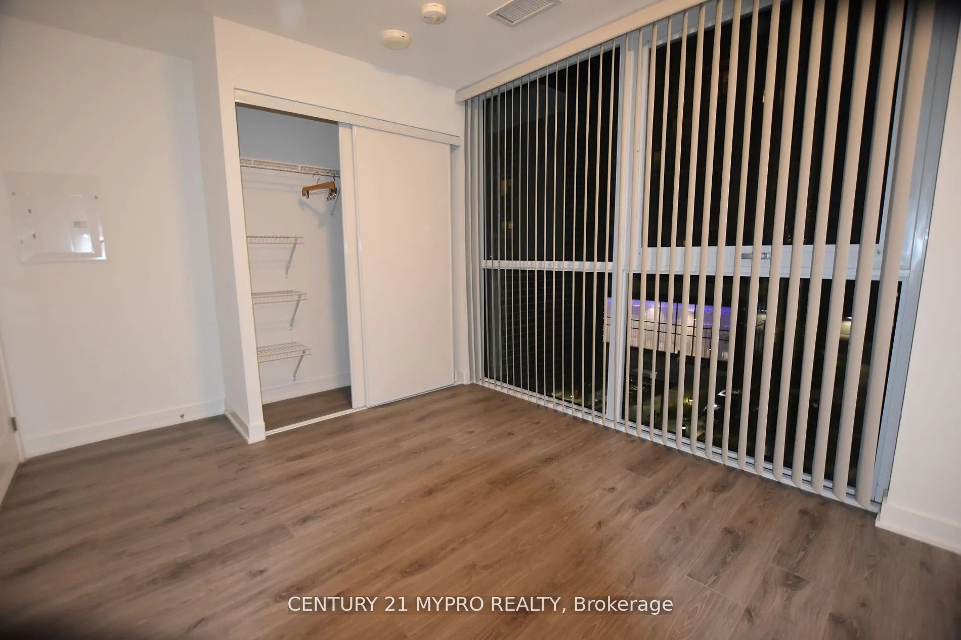 75 Oneida Crescent, #401
