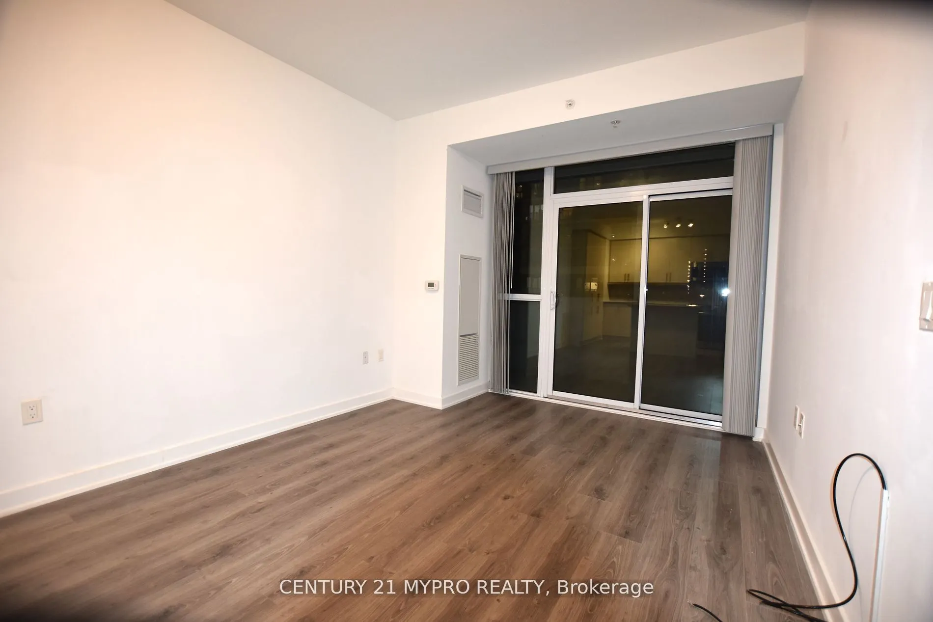 75 Oneida Crescent, #401