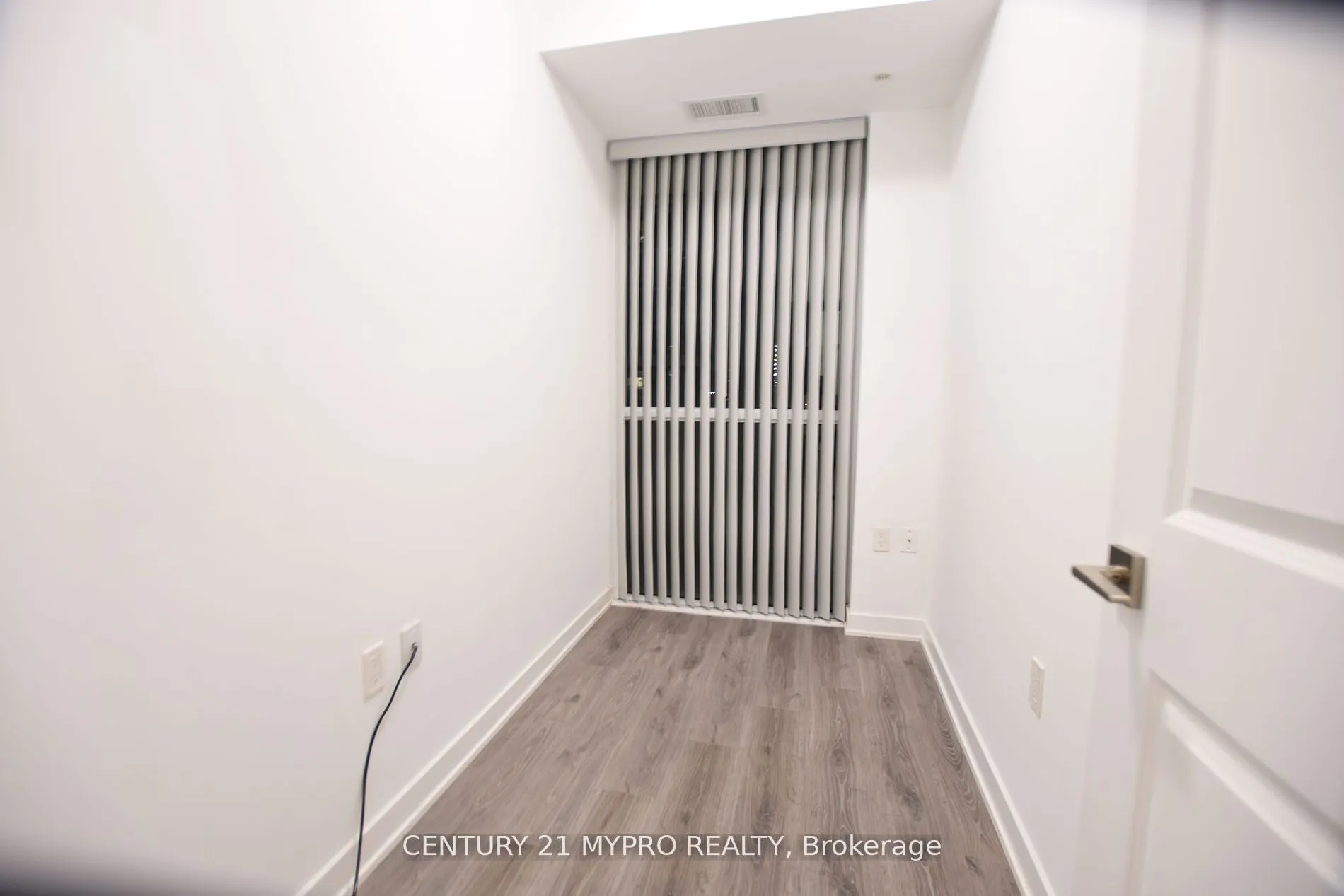 75 Oneida Crescent, #401