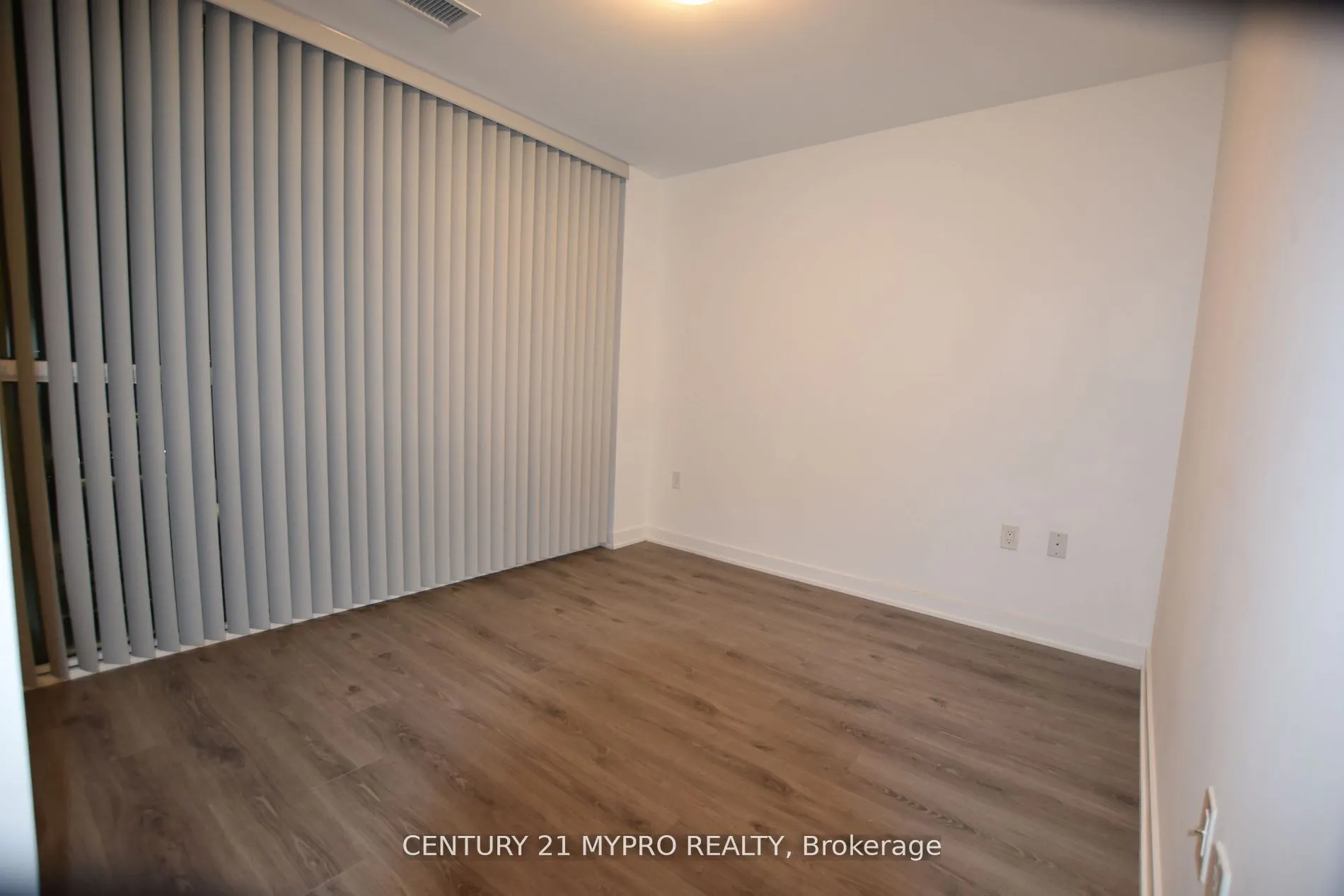 75 Oneida Crescent, #401