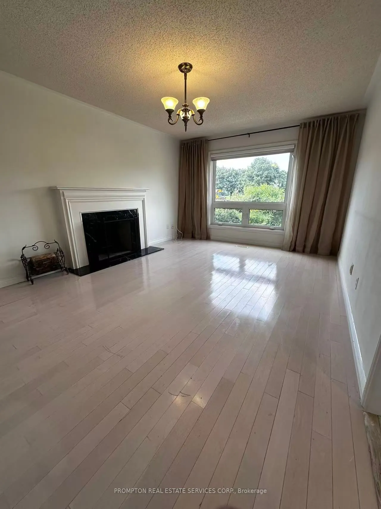 32 Charrington Crescent