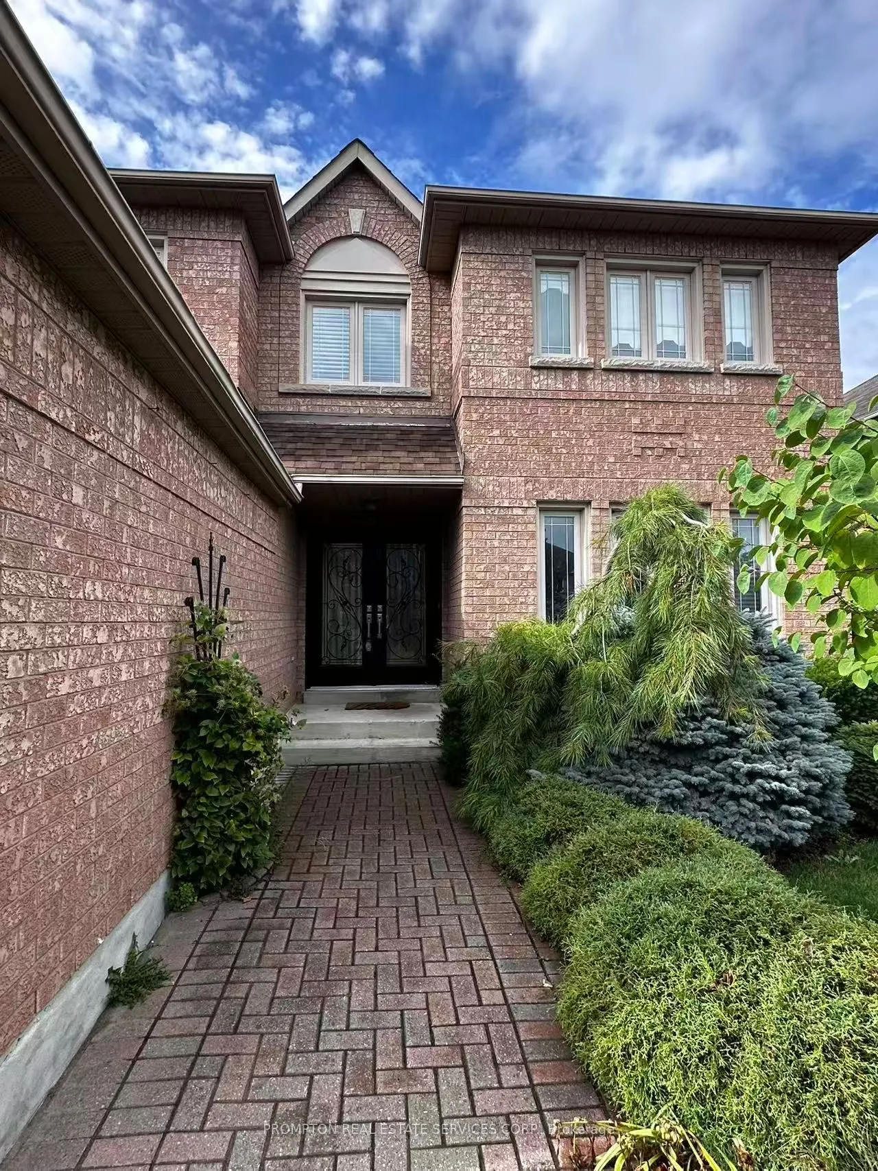 32 Charrington Crescent