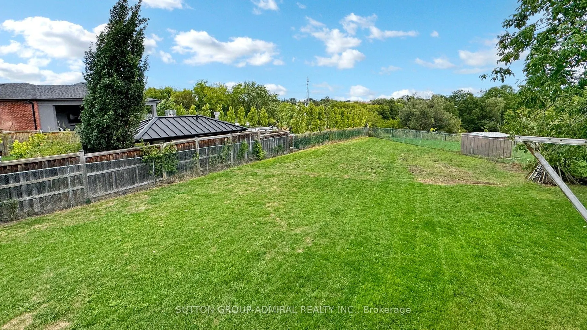 101 Dunstan Crescent