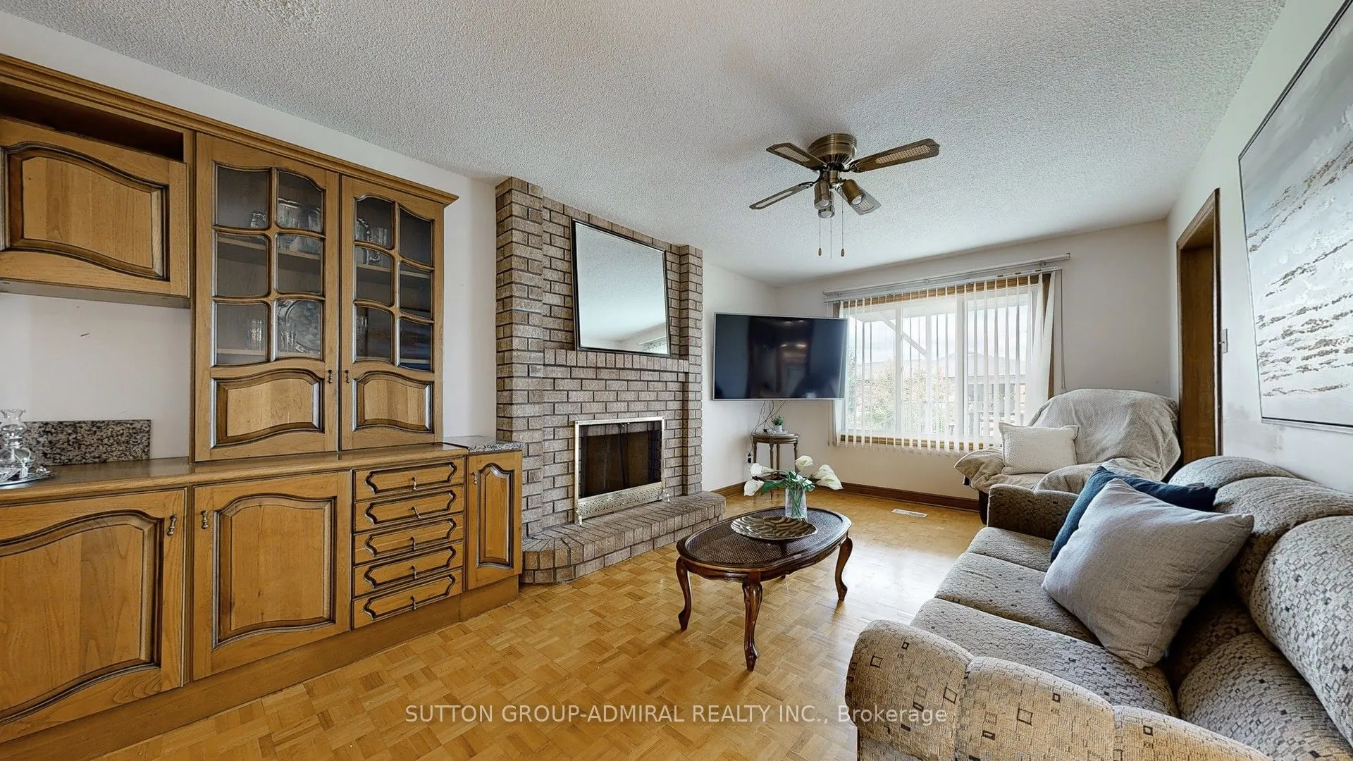101 Dunstan Crescent