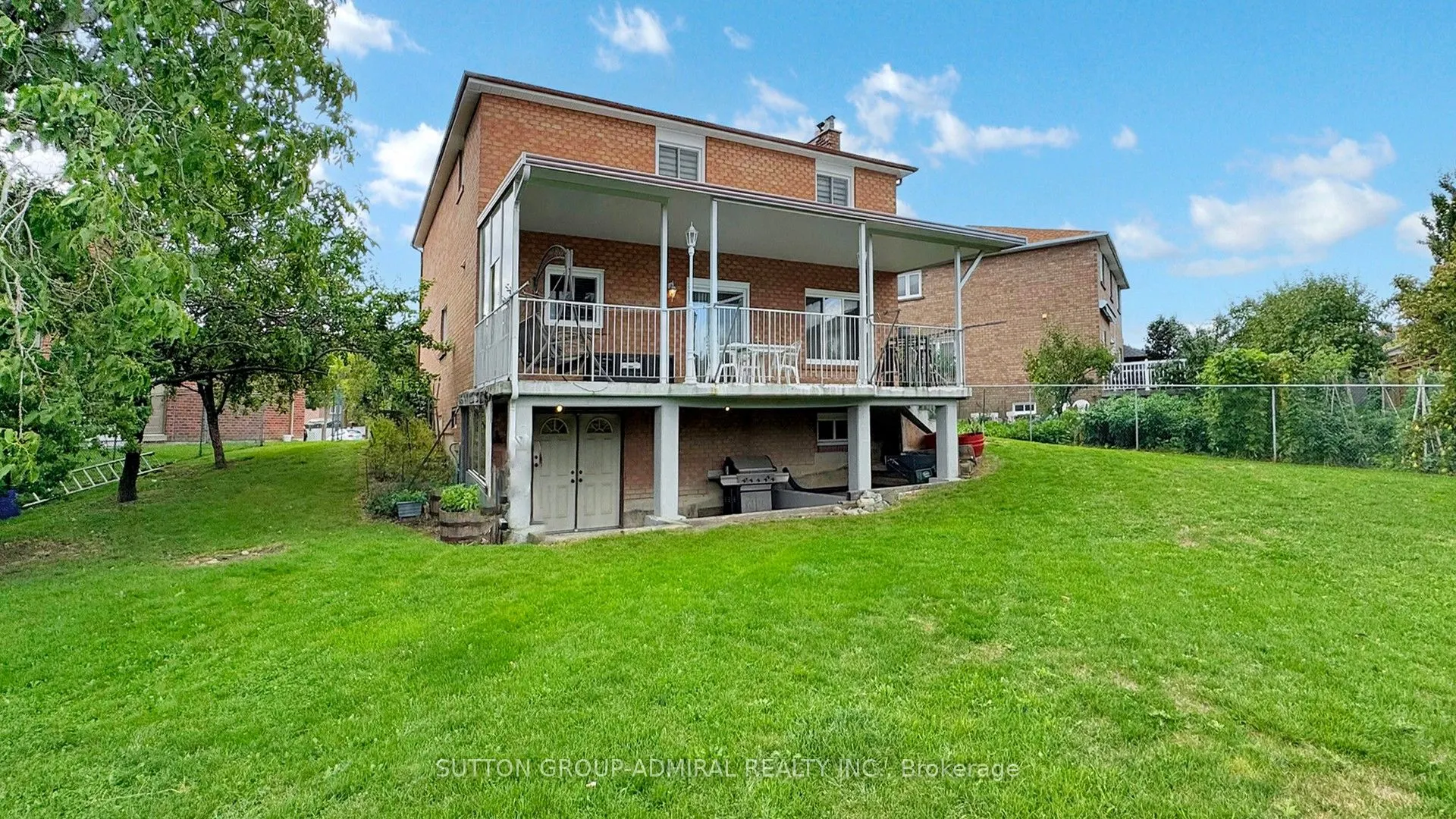 101 Dunstan Crescent