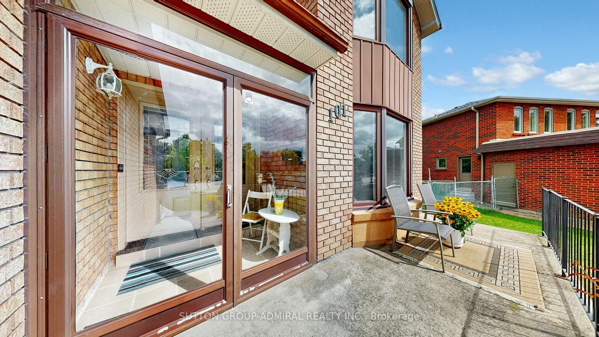 101 Dunstan Crescent