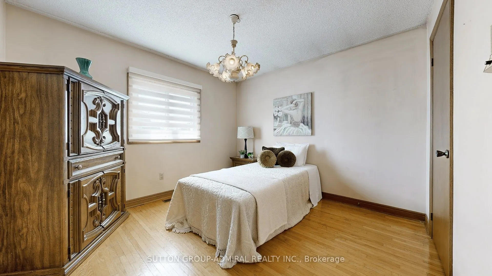101 Dunstan Crescent