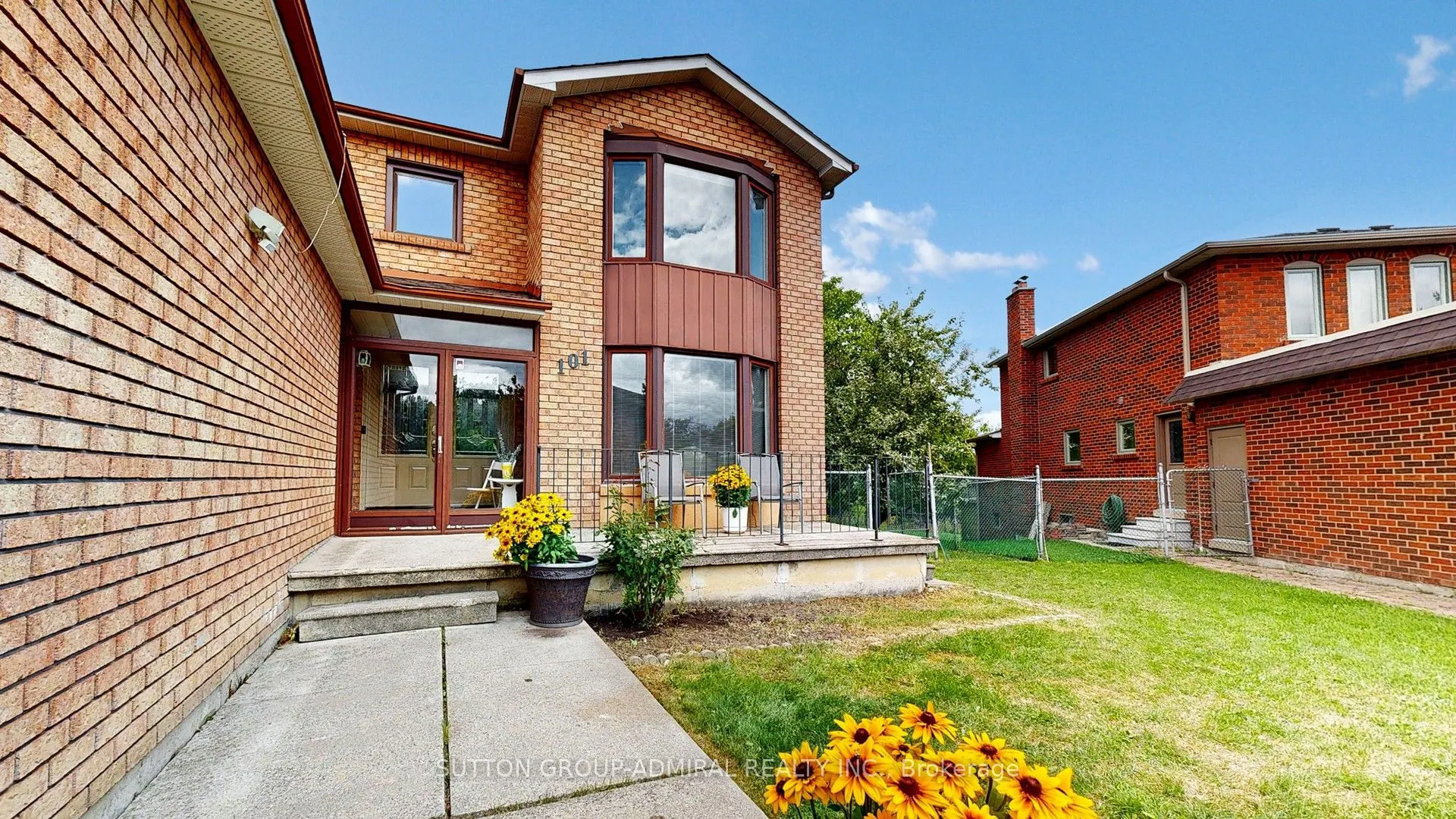 101 Dunstan Crescent